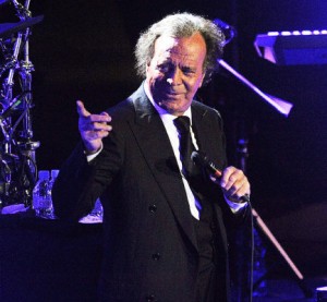 JulioIglesias-STANISLAVPESKA-ASSOCIATEDPRESS